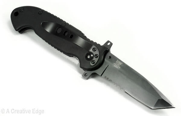 http://acreativeedge.info/pic01/KN-BK-19UC2601_USARA_Fighting__Folding_Knife_04.jpg